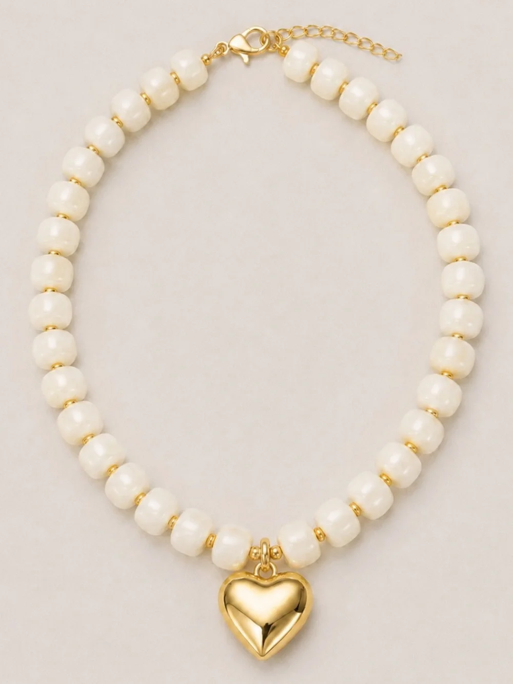 New! Preppy Neutral Ivory Beaded Gold Heart Necklace NWOT 5039